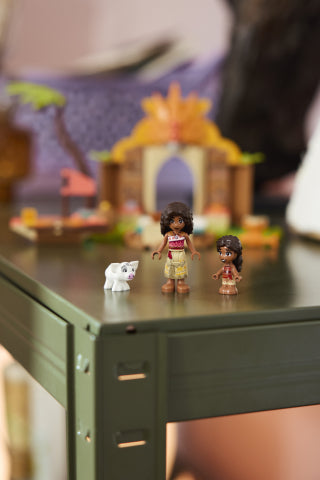LEGO Disney Princess 43282 – Kylän talo ja vene – kuva 6