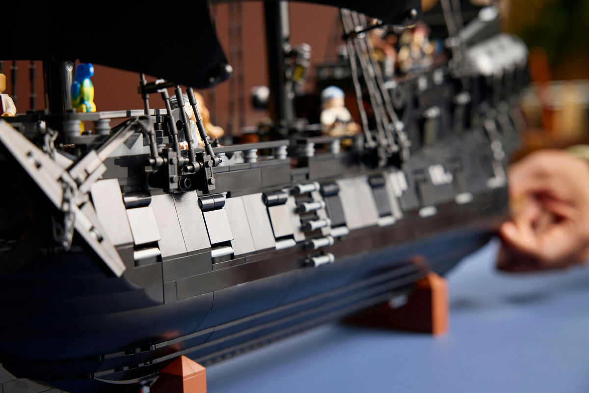 LEGO Icons 10365 Kapteeni Jack Sparrow’n merirosvolaiva – kuva 8