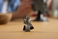LEGO Icons 11373 Taru sormusten herrasta: Sauronin kypärä – kuva 17