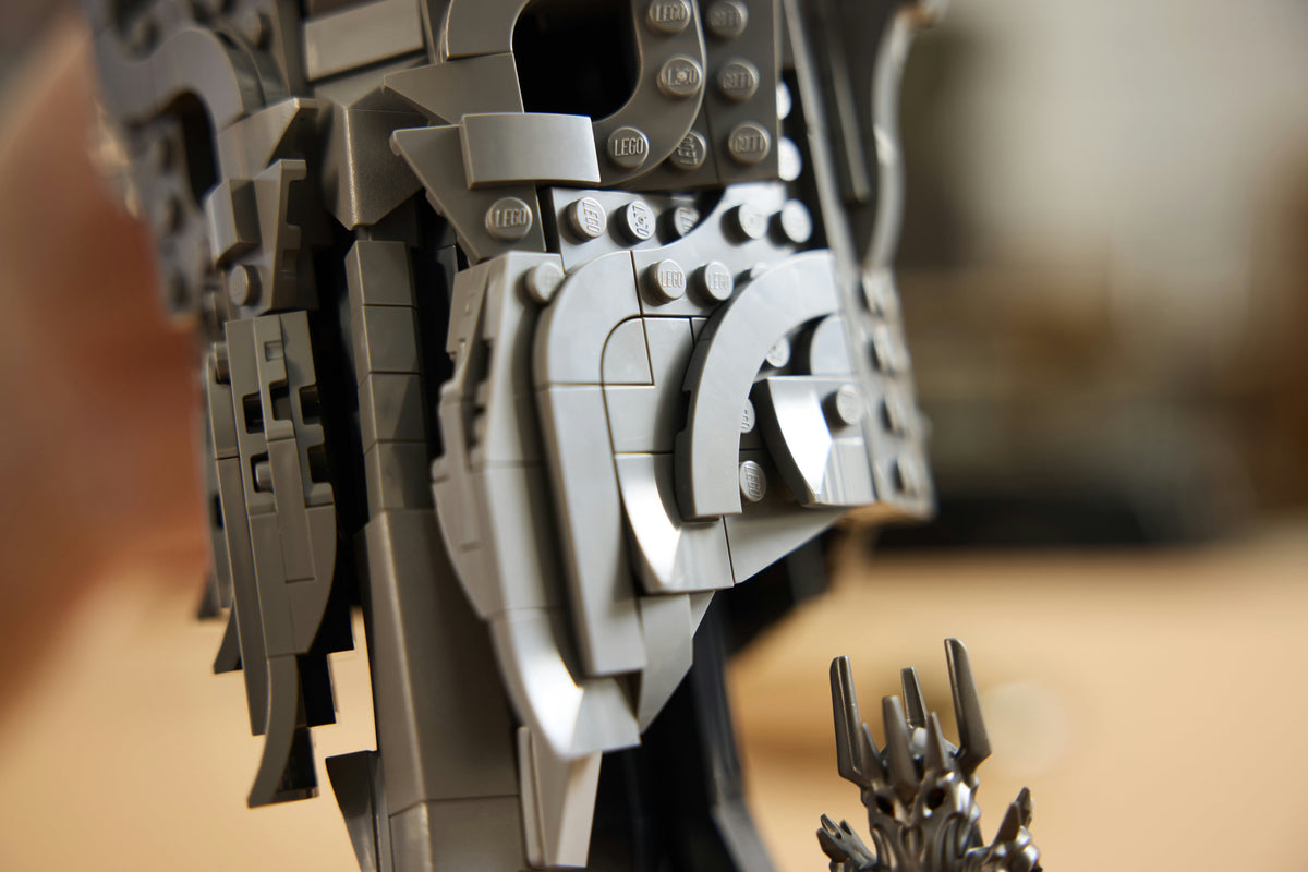 LEGO Icons 11373 Taru sormusten herrasta: Sauronin kypärä – kuva 14