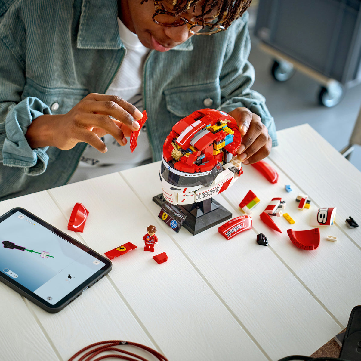LEGO Editions 43014 Ferrari Charles Leclerc -kypärä – kuva 5