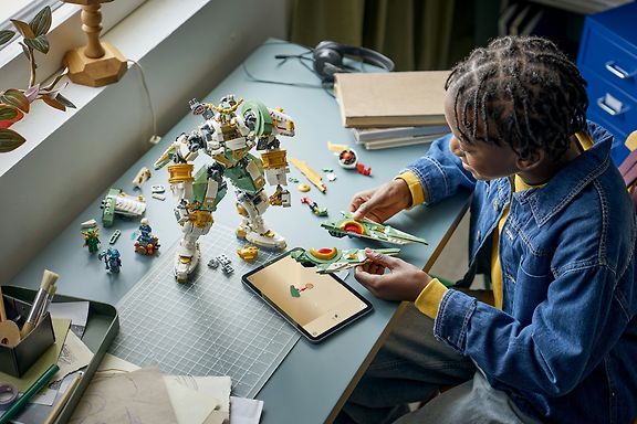 LEGO Ninjago 71860 Lloydin titaanirobotti – 15-vuotisjuhlamalli – kuva 18