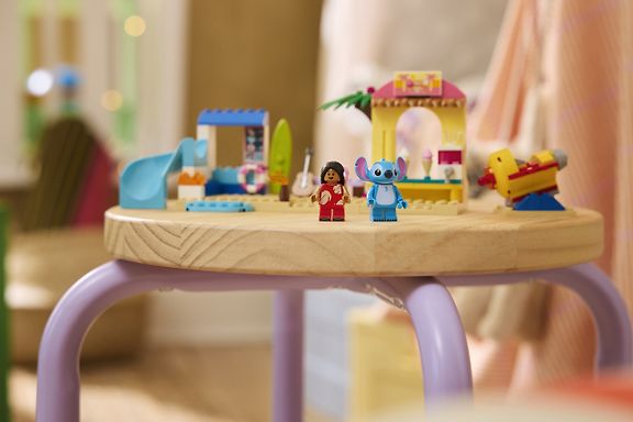 LEGO Disney Classic 43280 - Rantahupia Lilon ja Stitchin kanssa – kuva 7