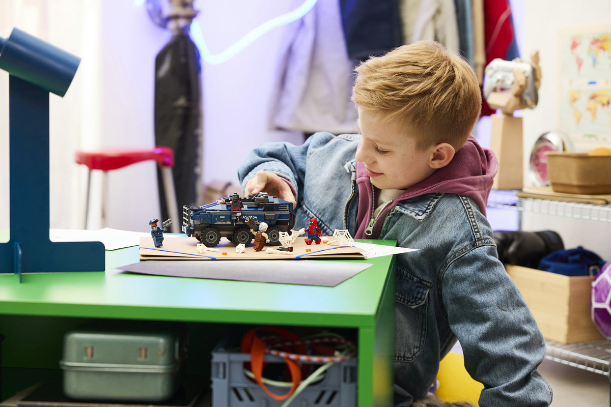 LEGO Marvel 76349 Spider-Man ja vankikuljetuksen takaa-ajo – kuva 6
