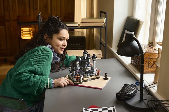 LEGO Wednesday 76788 – Kuunapäivän opisto – kuva 6