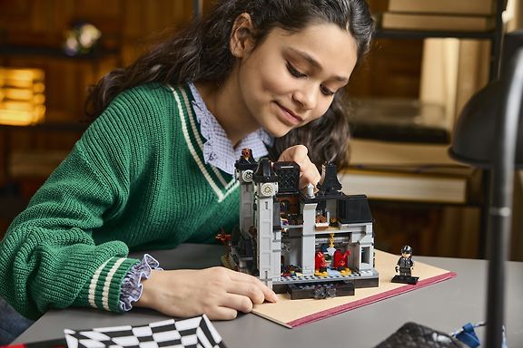 LEGO Wednesday 76788 – Kuunapäivän opisto – kuva 7