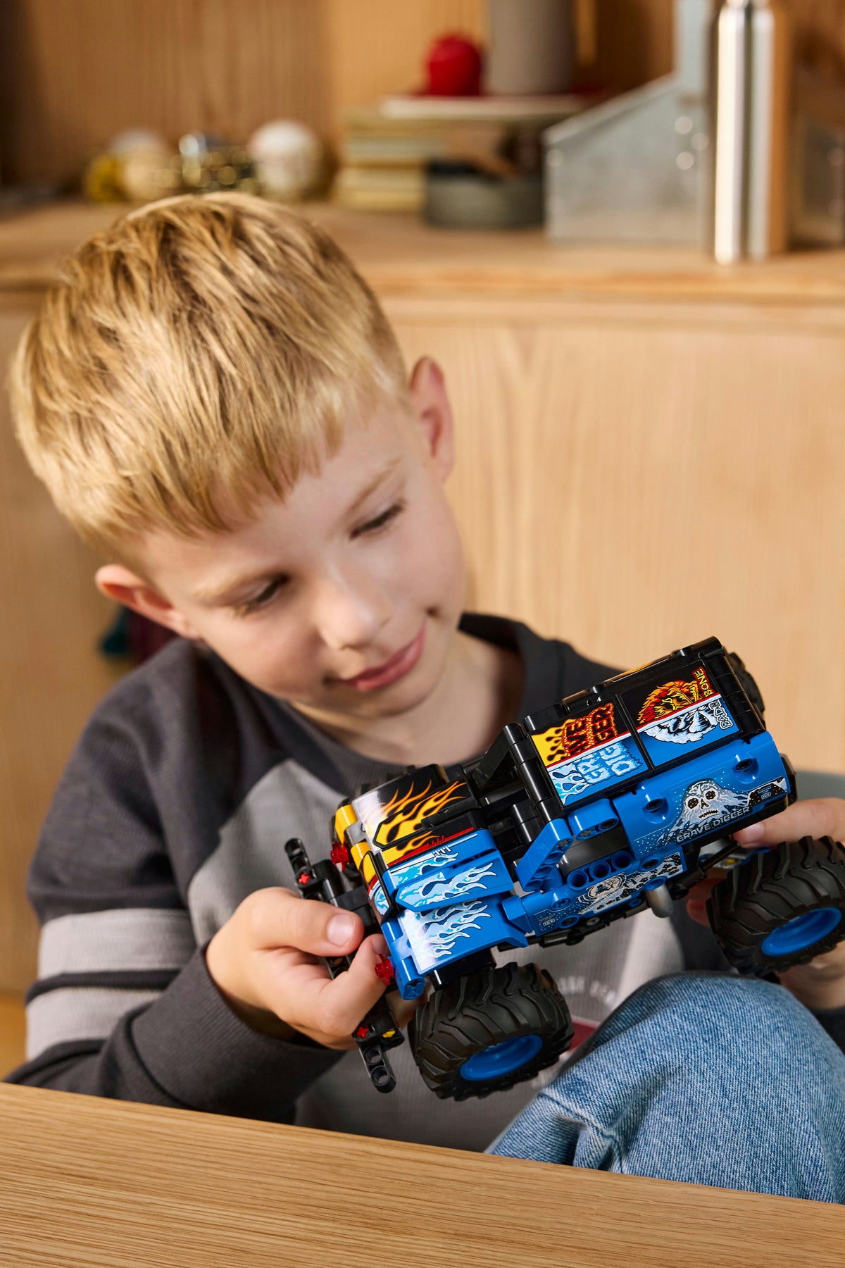 LEGO Technic 42219 Monster Jam™ Grave Digger™ tuli ja jää – kuva 9
