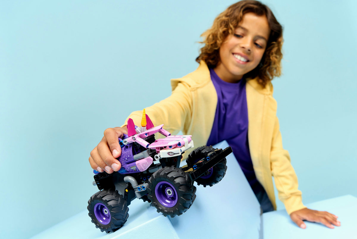 LEGO Technic 42220 Monster Jam™ Sparkle Smash™ vetomoottorilla – kuva 12