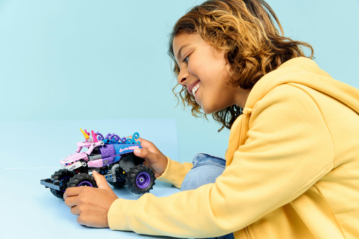LEGO Technic 42220 Monster Jam™ Sparkle Smash™ vetomoottorilla – kuva 14