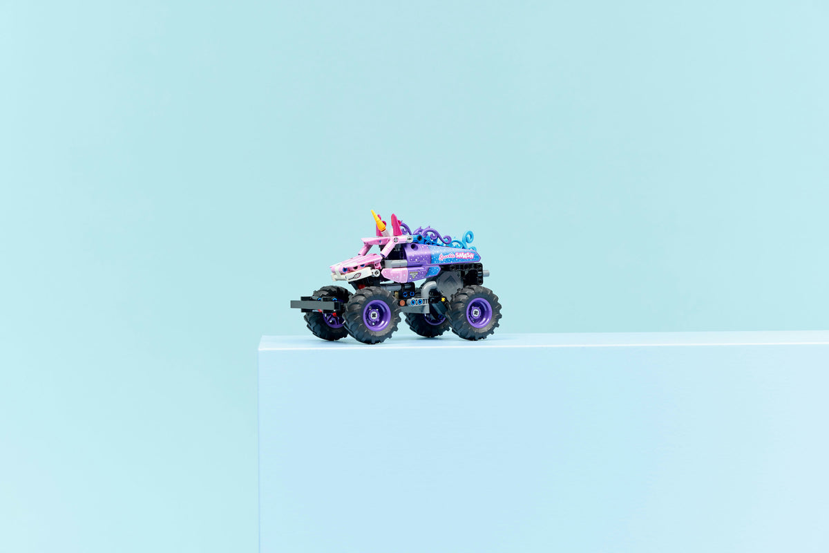 LEGO Technic 42220 Monster Jam™ Sparkle Smash™ vetomoottorilla – kuva 7