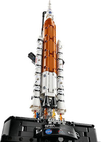 LEGO Technic 42221 NASA Artemis ‑laukaisujärjestelmän avaruusraketti