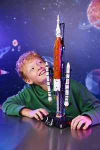 LEGO Technic 42221 NASA Artemis ‑laukaisujärjestelmän avaruusraketti