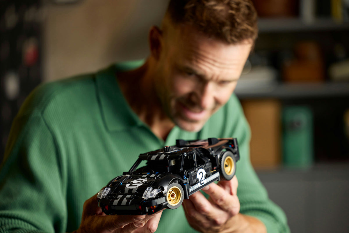 LEGO Technic 42223 1966 Ford GT40 MKII ‑kilpa-auto – kuva 11