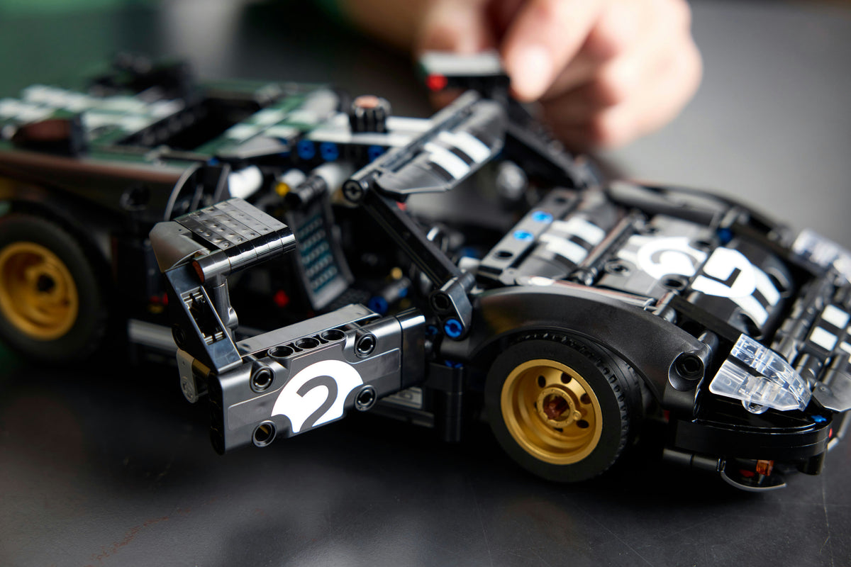 LEGO Technic 42223 1966 Ford GT40 MKII ‑kilpa-auto – kuva 8