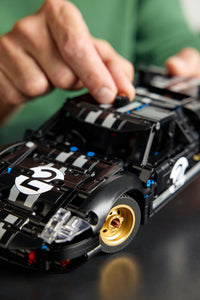 LEGO Technic 42223 1966 Ford GT40 MKII ‑kilpa-auto – kuva 7