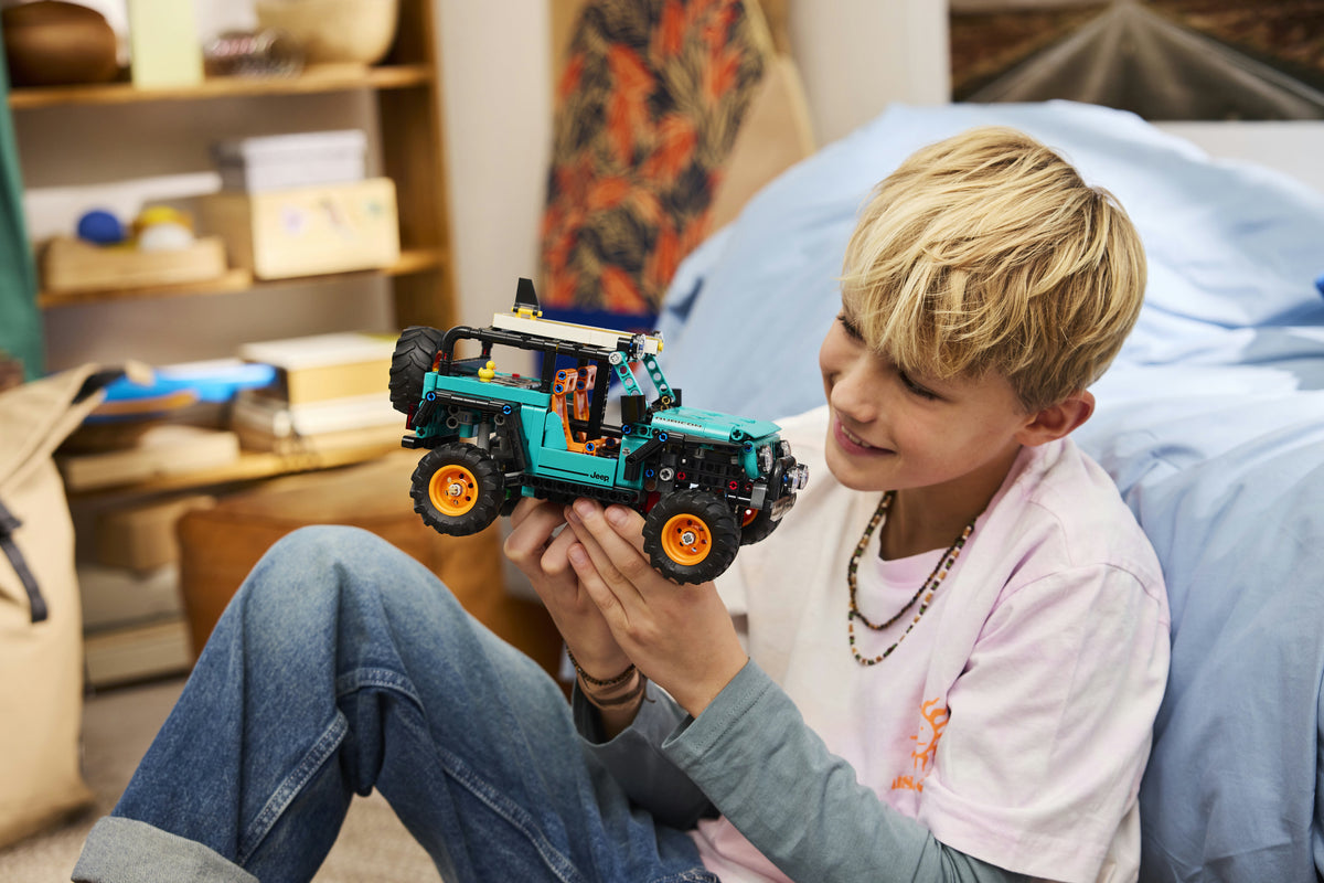 LEGO Technic 42227 Jeep® Wrangler Rubicon maasturi – kuva 4