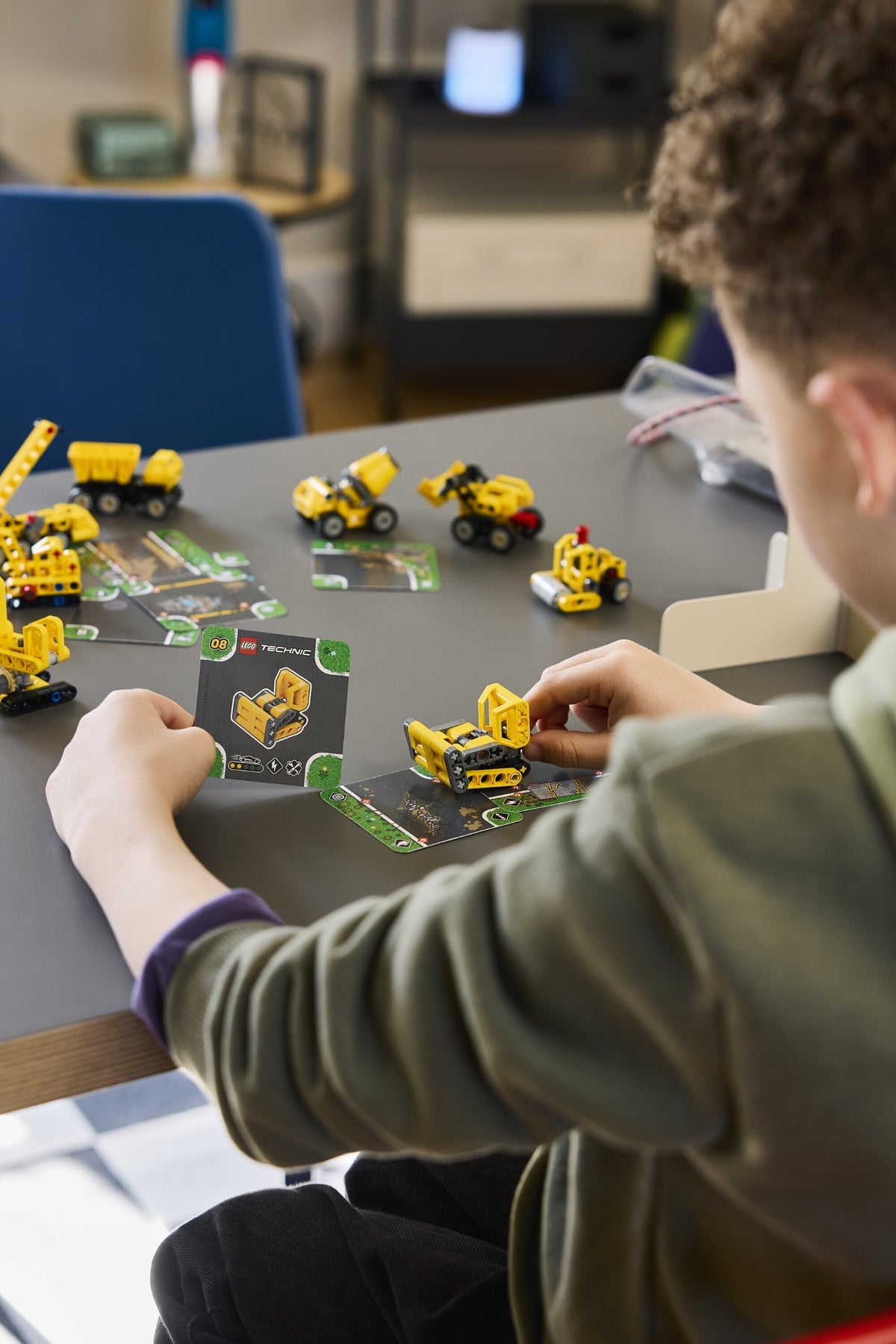 LEGO Technic 42233 Mahtavat työkoneet – kuva 9