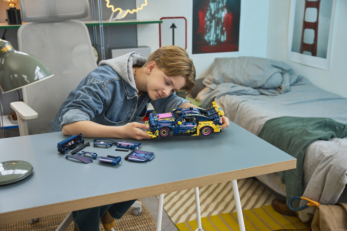 LEGO Technic 42236 Tuunaustallin Ford Mustang GT ‑auto – kuva 10