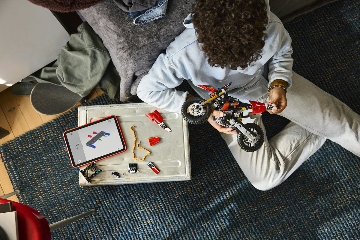 LEGO Technic 42238 Ducati Desmo450 MX Factory ‑moottoripyörä – kuva 6