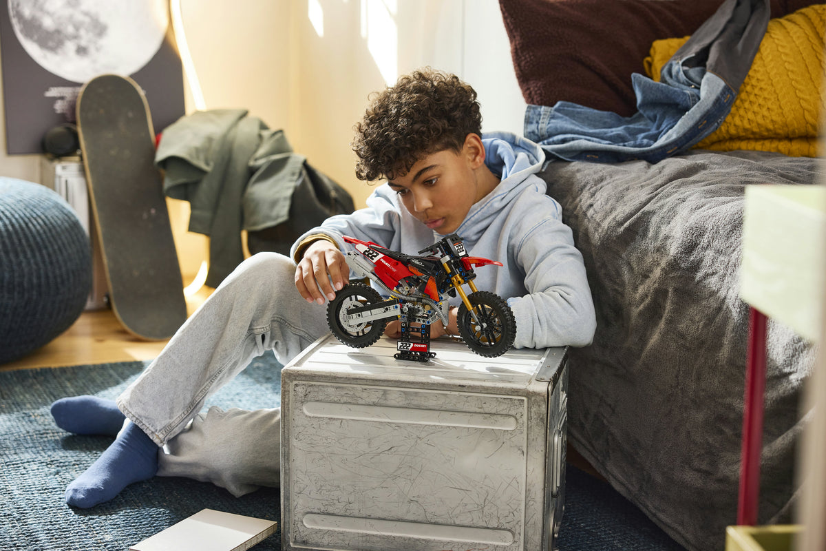 LEGO Technic 42238 Ducati Desmo450 MX Factory ‑moottoripyörä – kuva 8