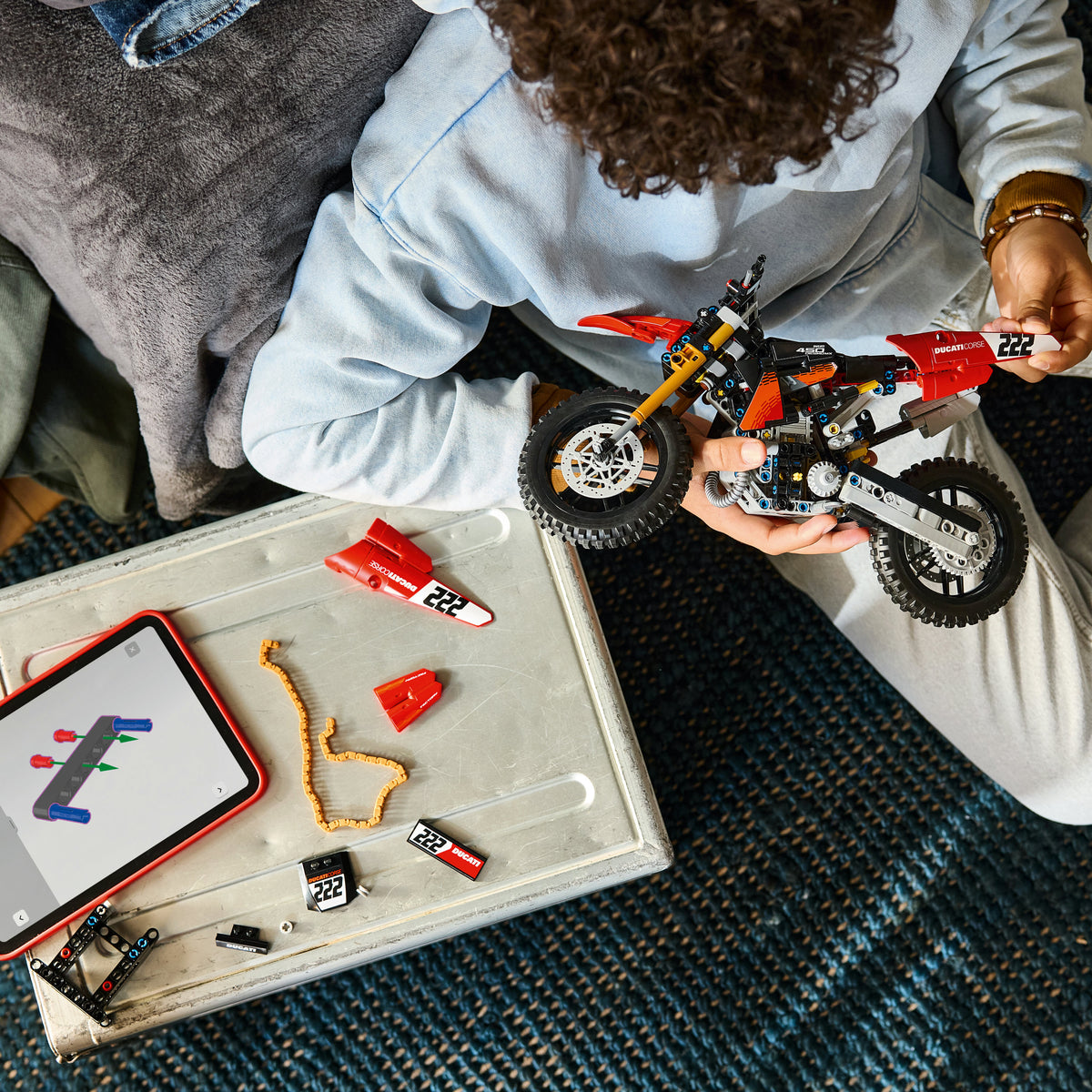 LEGO Technic 42238 Ducati Desmo450 MX Factory ‑moottoripyörä – kuva 5