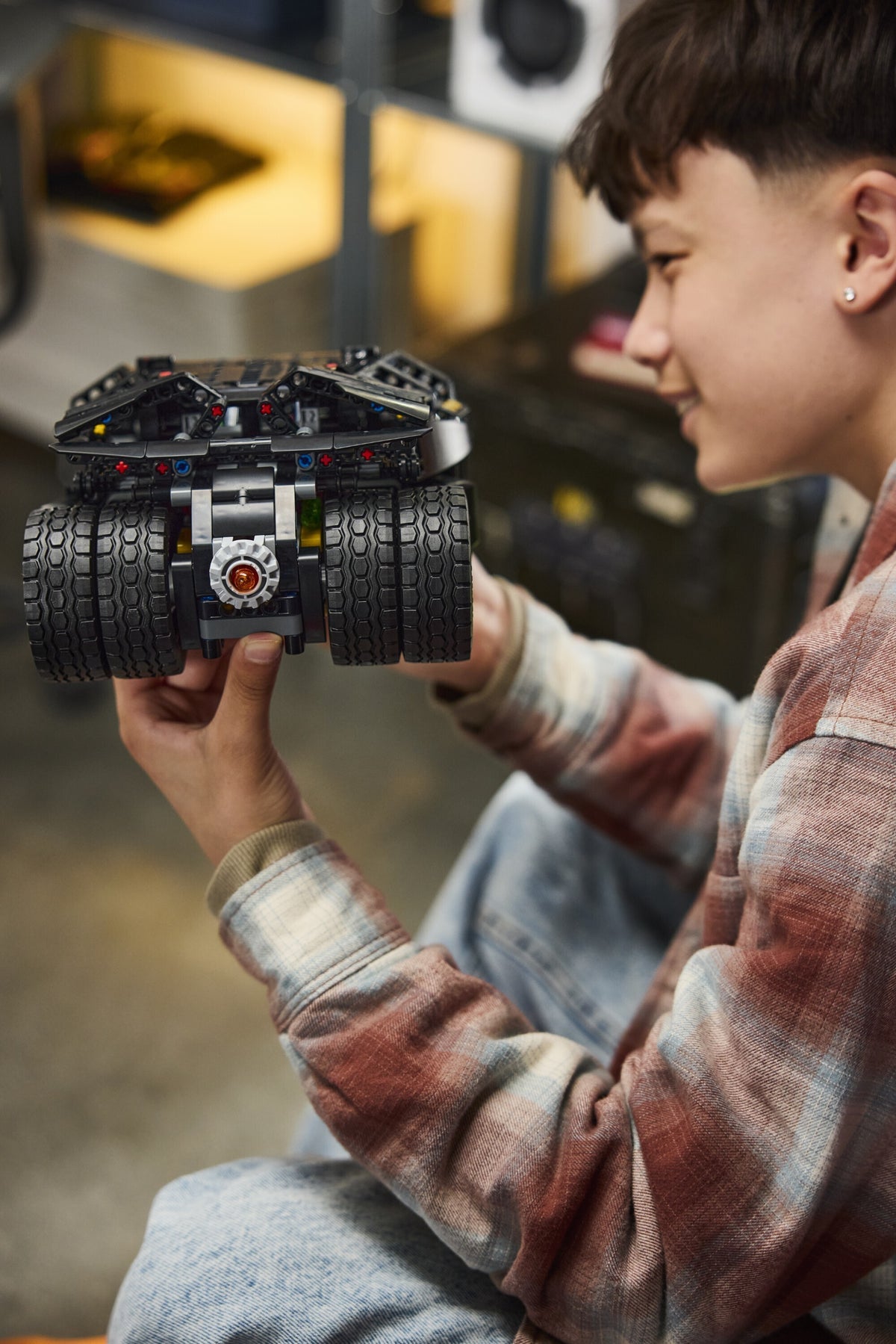 LEGO Technic 42239 - Kauko-ohjattava Batmobile Tumbler – kuva 8