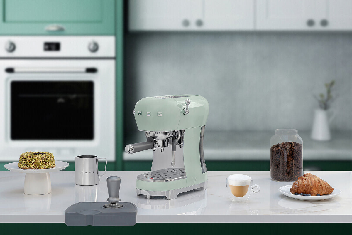 Smeg ECF02PGEU espressokeitin, pastellinvihreä – kuva 8