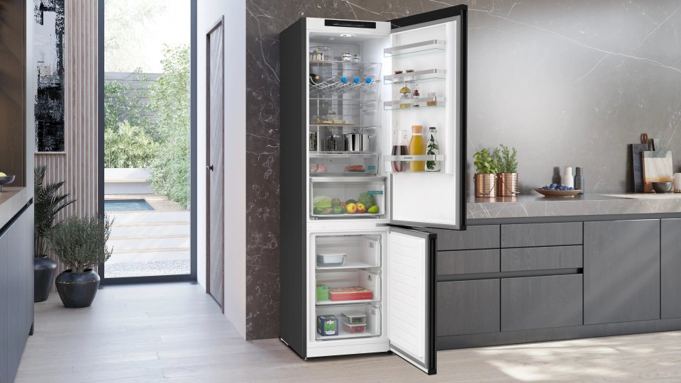 Siemens KG39NVXCG iQ300 jääkaappipakastin, musta teräs, 2 m