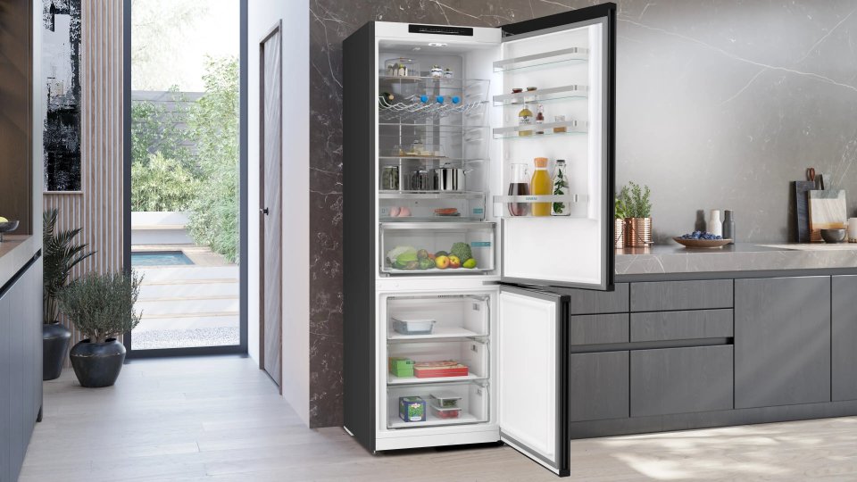 Siemens KG49NVXCG iQ300 jääkaappipakastin, musta teräs, 2 m