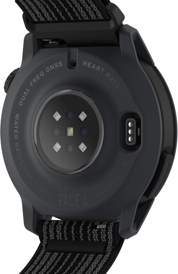 Coros Watch Pace 4 urheilukello, musta nailonrannekkeella