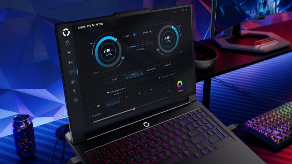 Lenovo Legion Pro 7 16IAX10H 16" pelikannettava, Windows 11 Home (83F5001QMX)