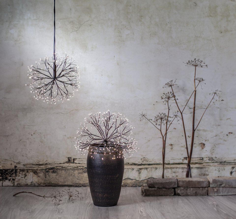 Star Trading Stardust ripustettava LED-valokoriste 40 cm, musta
