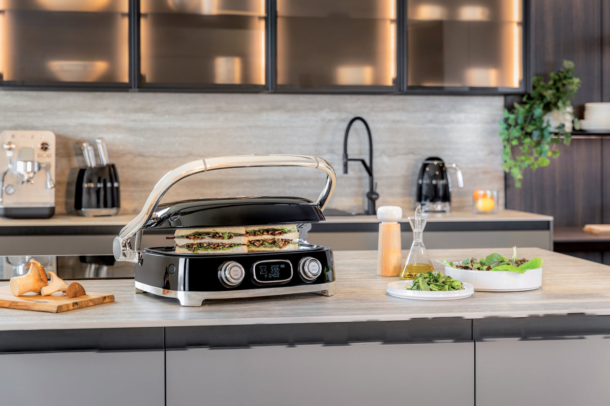 Smeg MGF01BLEU pöytägrilli, musta – 17