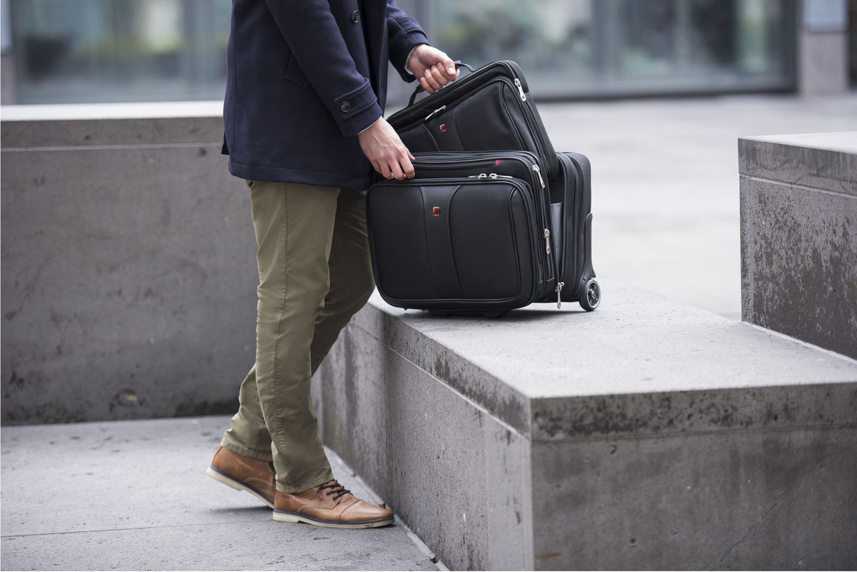 Wenger Patriot -laukkusetti 15,6"/17" kannettavalle tietokoneelle, musta – kuva 13