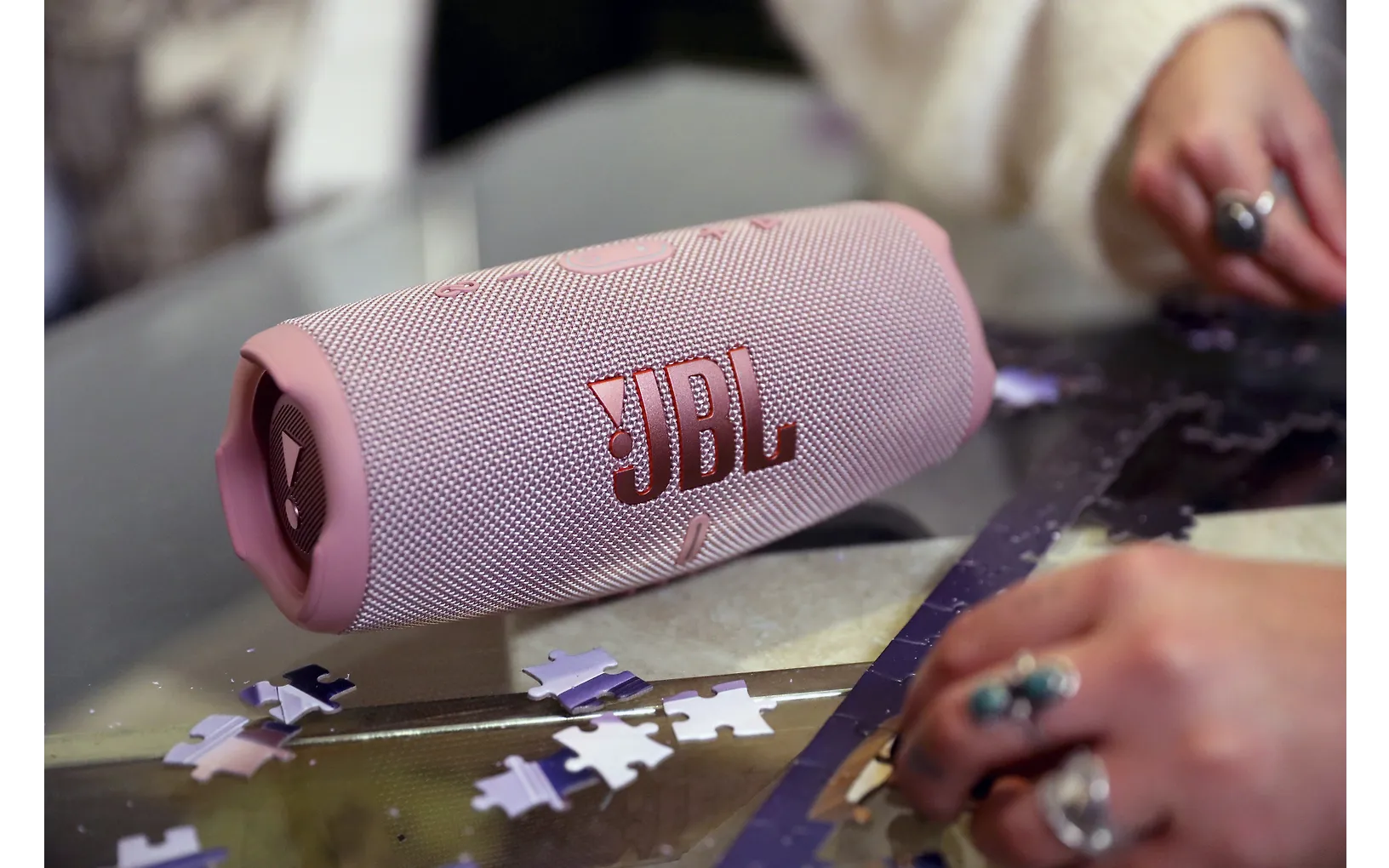 JBL Charge 5 -Bluetooth-kaiutin, vaaleanpunainen