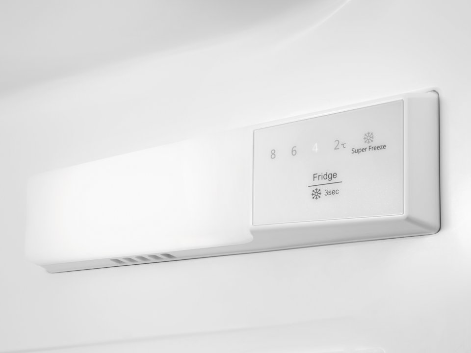 Electrolux LXB1SE11W0 jääkaappi pakastinlokerolla, valkoinen