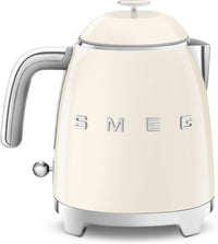 Smeg KLF05CREU -vedenkeitin, kerman valkoinen