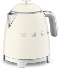 Smeg KLF05CREU -vedenkeitin, kerman valkoinen