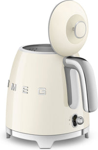 Smeg KLF05CREU -vedenkeitin, kerman valkoinen
