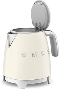 Smeg KLF05CREU -vedenkeitin, kerman valkoinen