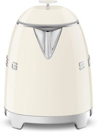 Smeg KLF05CREU -vedenkeitin, kerman valkoinen