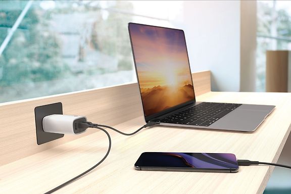GP GaN PD 65 W -verkkovirtalaturi, 2x USB-C + 1x USB-A, valkoinen – kuva 6