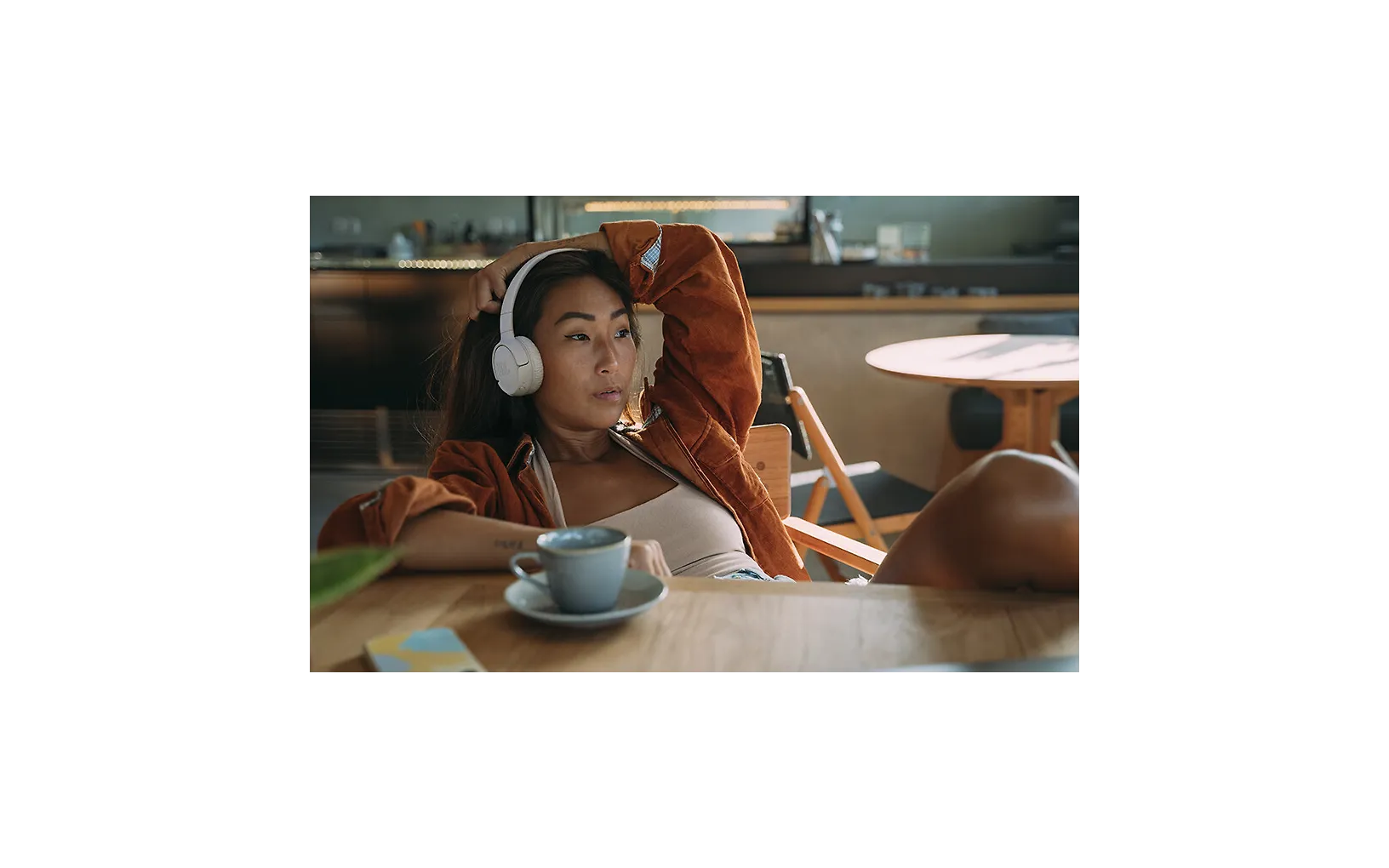 JBL Tune 520BT Bluetooth-hörlurar med huvudband, vita