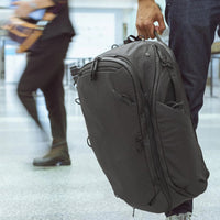 Peak Design Travel Backpack 45L -päiväreppu, musta – kuva 16