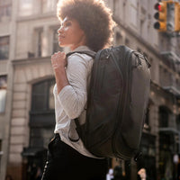 Peak Design Travel Backpack 45L -päiväreppu, musta – kuva 18