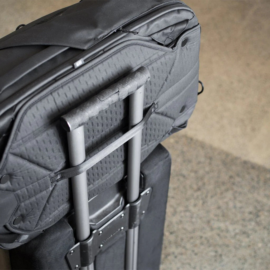 Peak Design Travel Backpack 45L -päiväreppu, musta – kuva 14