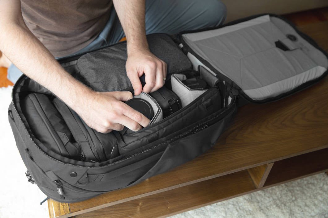 Peak Design Travel Backpack 45L -päiväreppu, musta – kuva 17