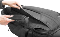 Peak Design Travel Backpack 45L -päiväreppu, musta – kuva 9