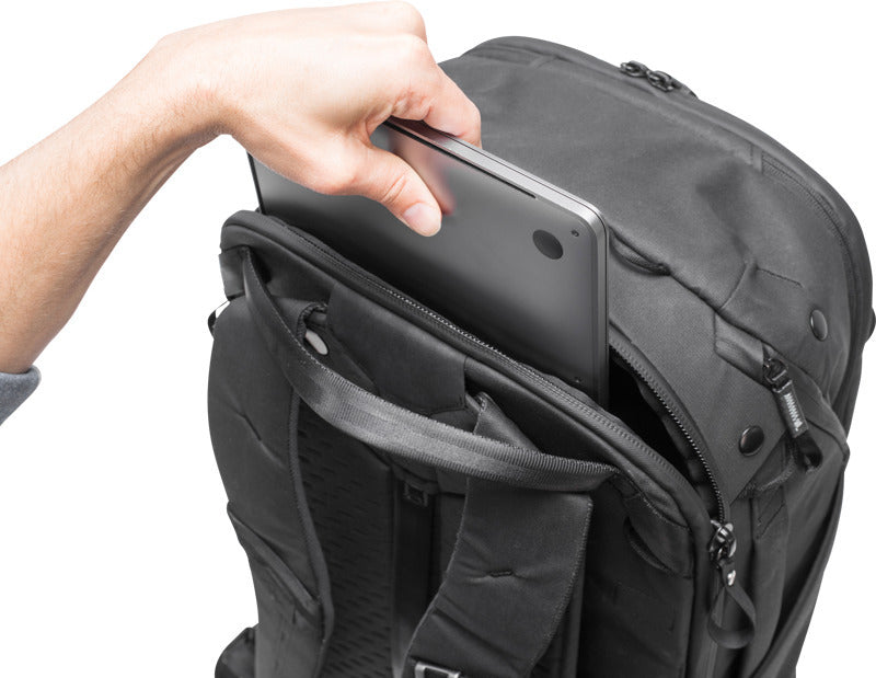 Peak Design Travel Backpack 45L -päiväreppu, musta – kuva 8