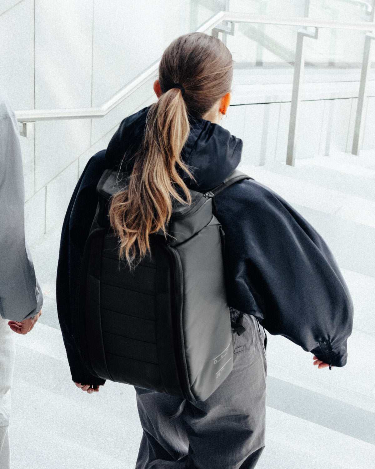 Db Hugger Backpack 25 l reppu, black out – kuva 14
